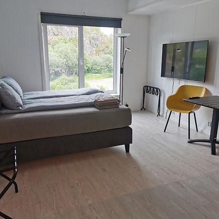 Lofoten Studio Apartment, Vestermyrveien 11 スヴォルヴァール エクステリア 写真